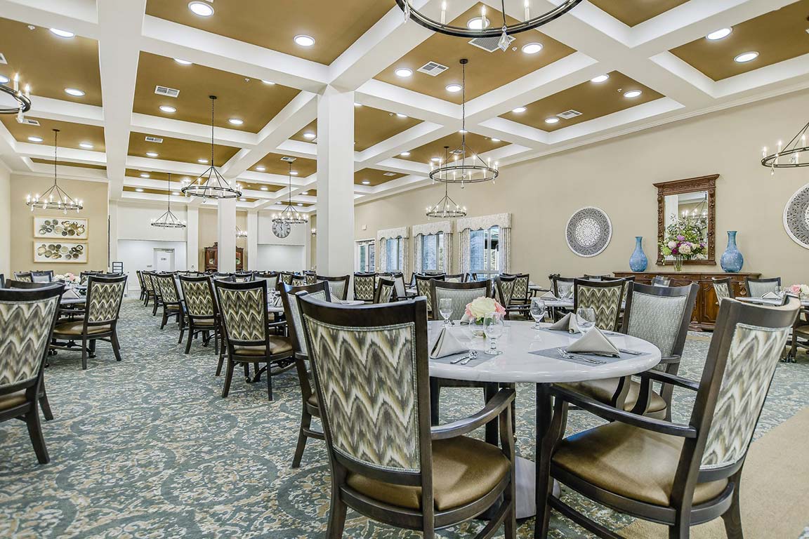 Ariel Pointe of Sachse Senior Living, assisted living in Sachse, TX — Elegant dining area with tables and decorative lighting