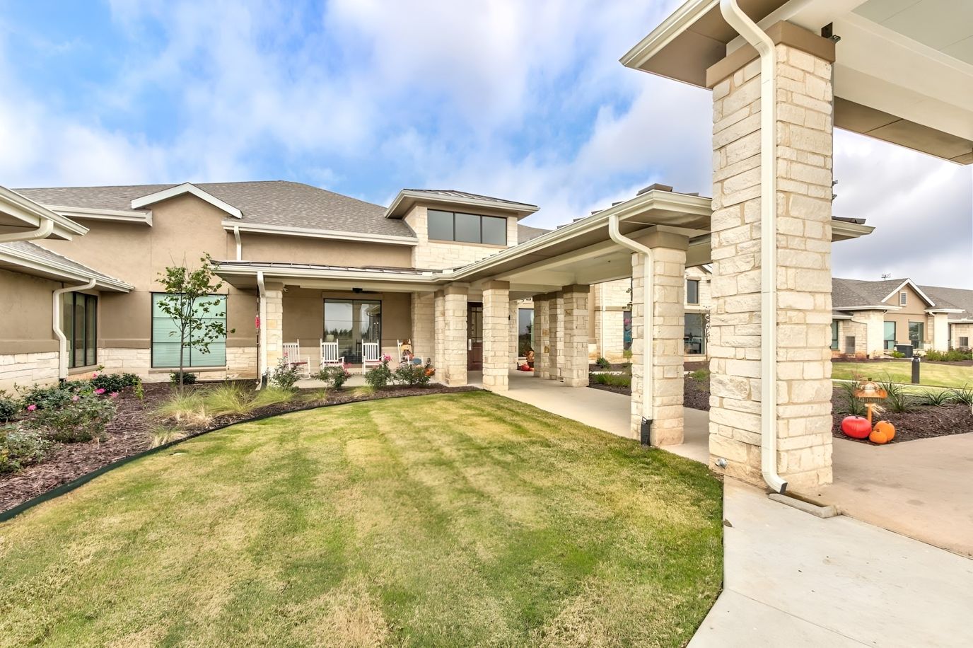 Exterior view of Long Creek Assisted Living and Memory Care