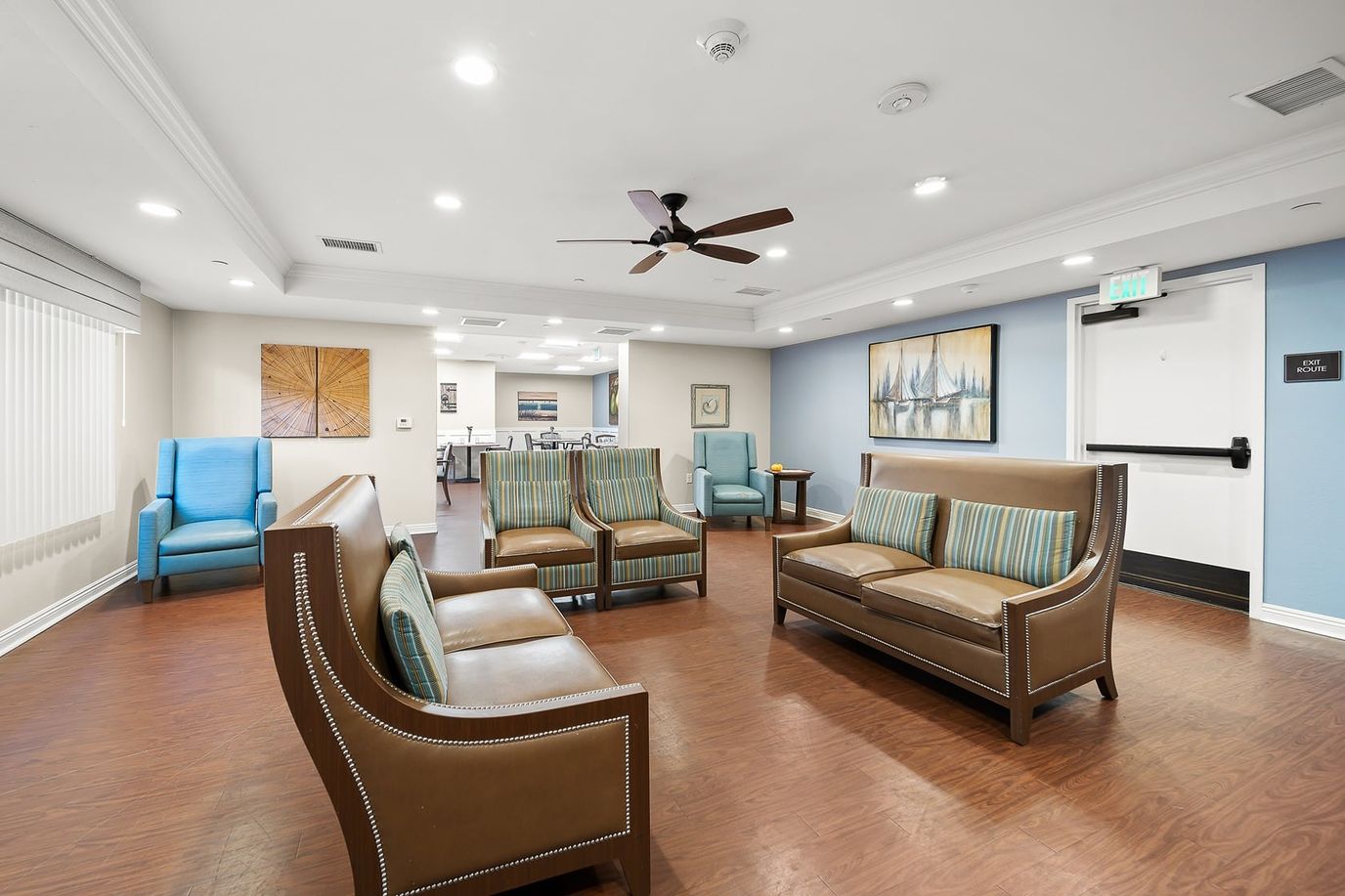Bright sitting area in a common space