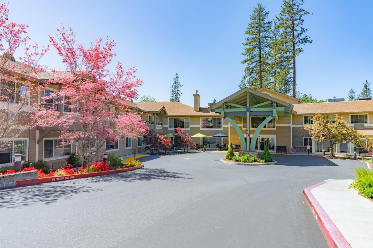 Exterior view of Eskaton Village Grass Valley with landscaping