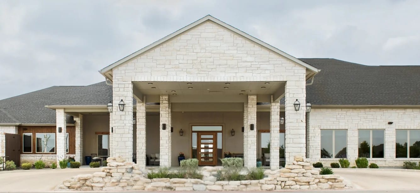 Exterior view of Heritage Lakes Senior Living Community