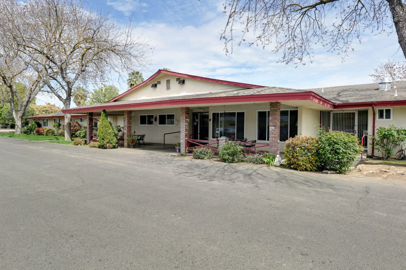 Exterior view of the Evergreen Life Care Home in Madera