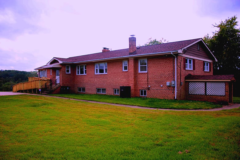 Exterior view of Bea's Hive Assisted Living I building
