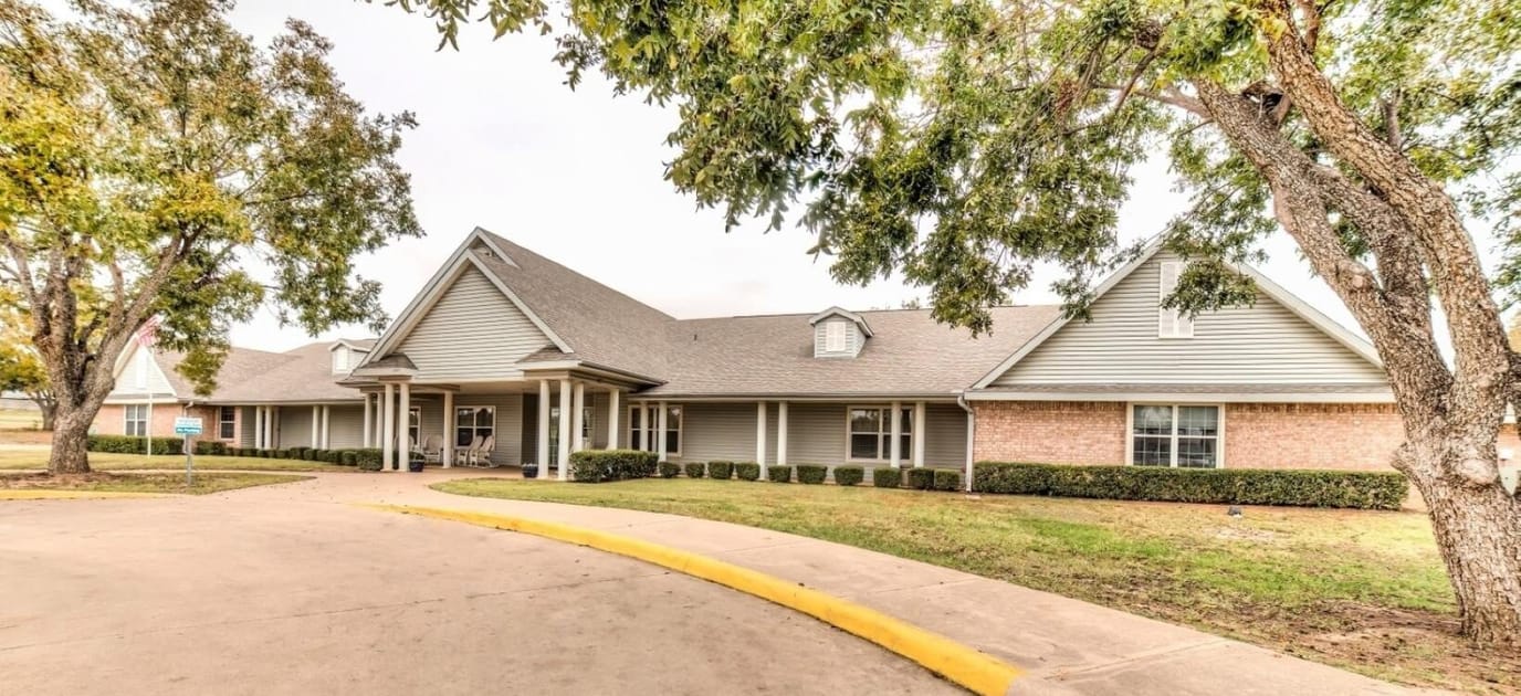Exterior view of Laurel Glen at Stephenville assisted living facility