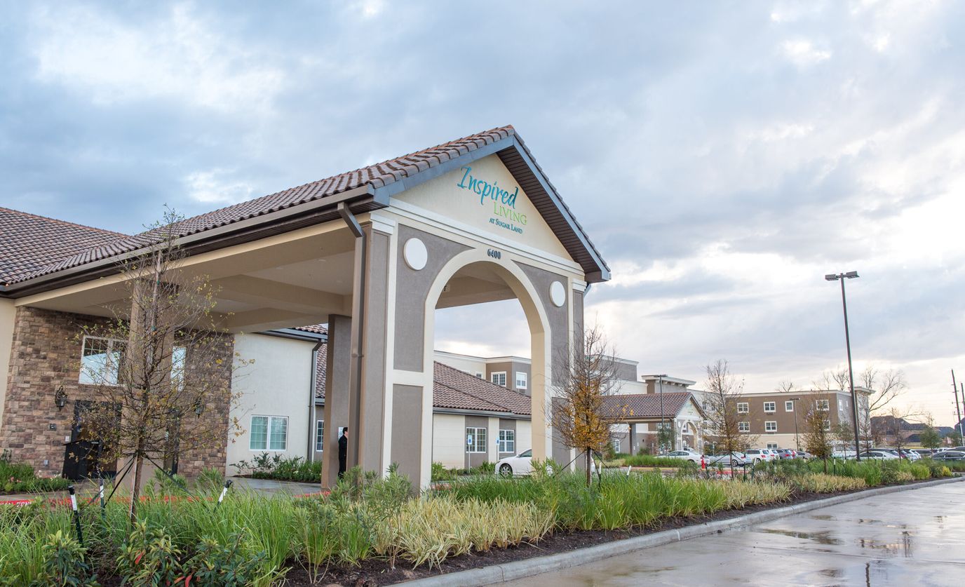 Exterior view of Laurel Glen at Sugar Land entrance
