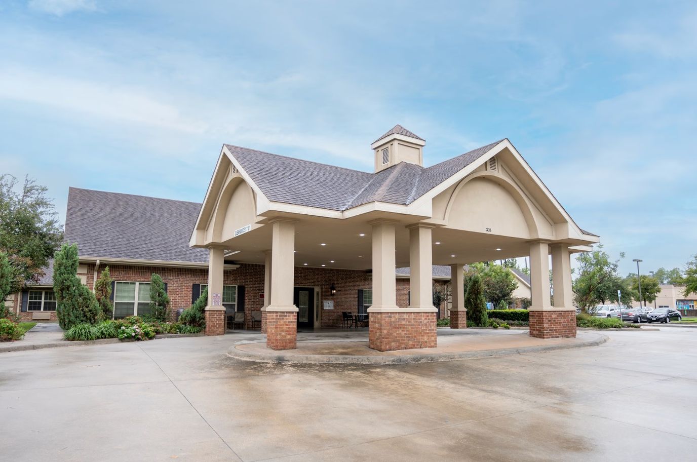 Front entrance of The Heights of North Houston