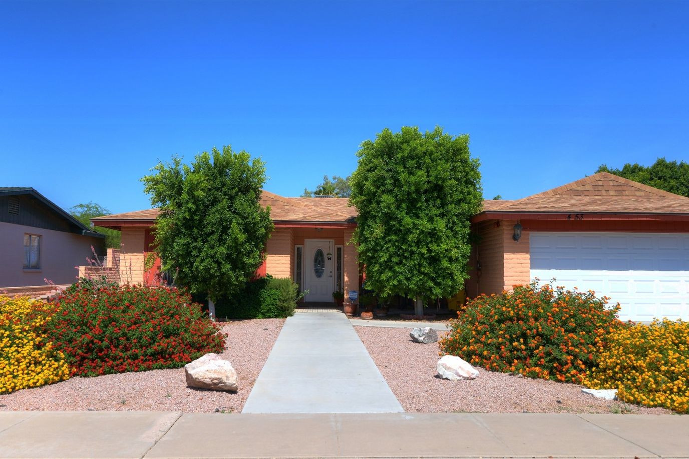 Exterior view of Loma Vista Assisted Living building
