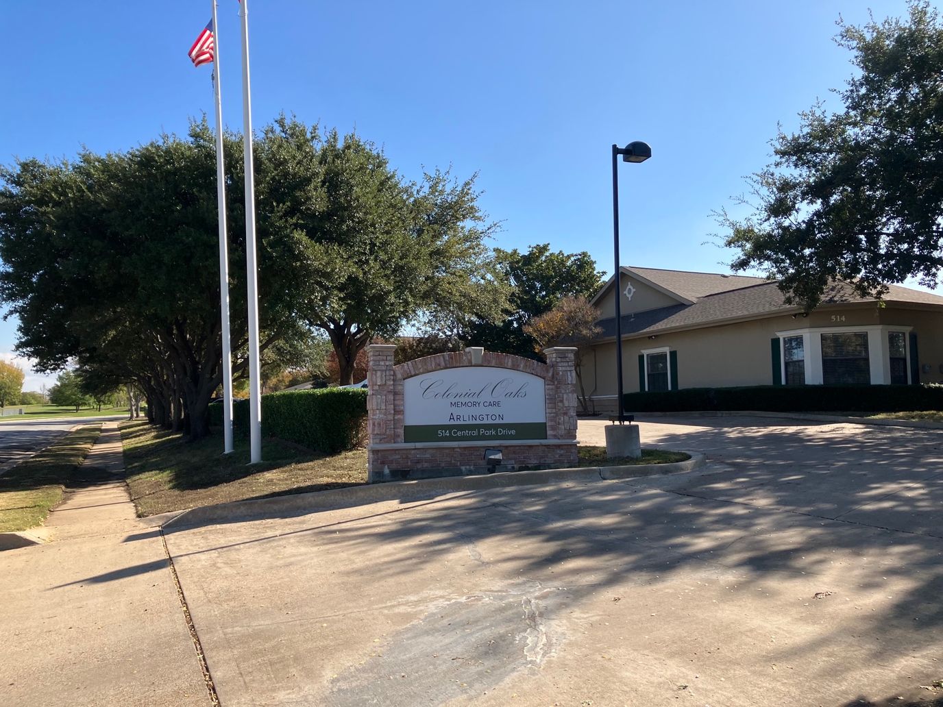 Exterior view of Colonial Oaks at Arlington facility entrance