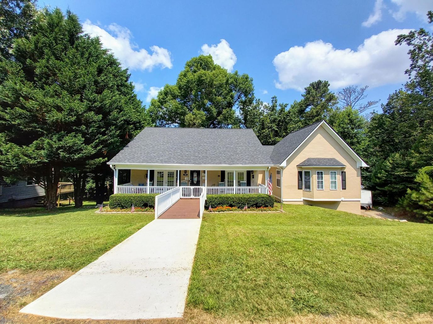 Exterior view of Ridge Manor Residential Memory Care building