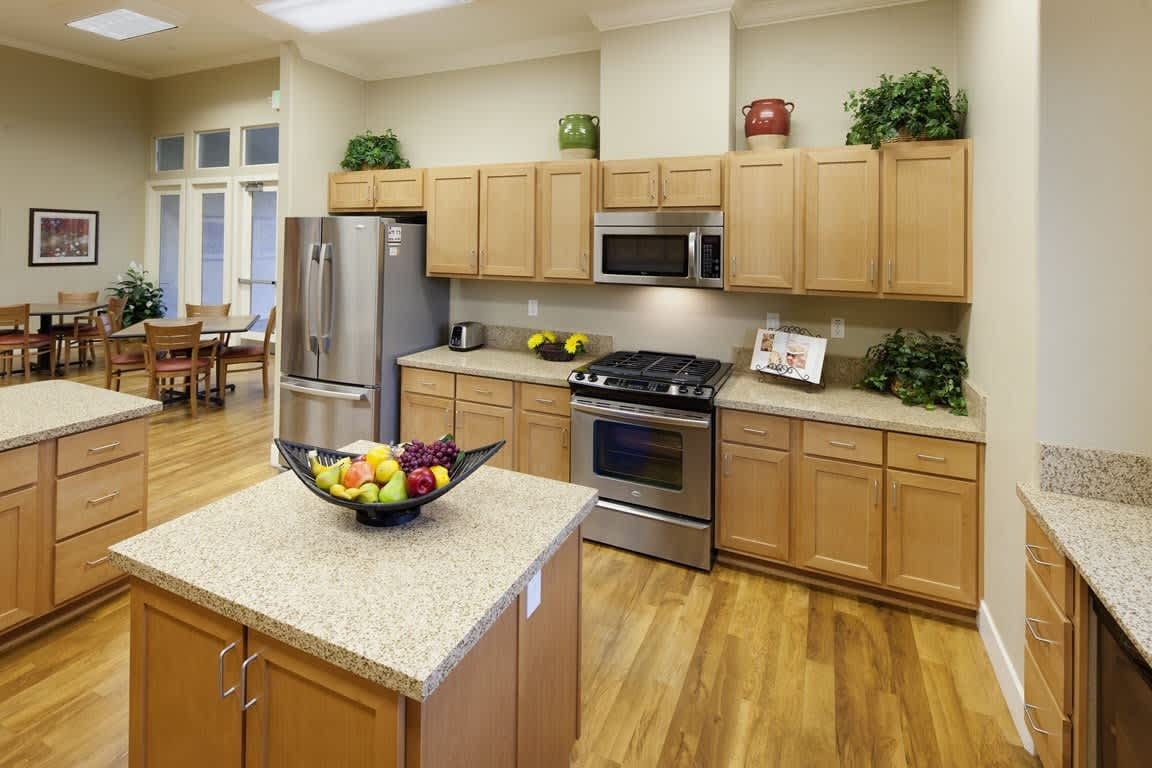 Bright kitchen space with fruit bowl on the counter