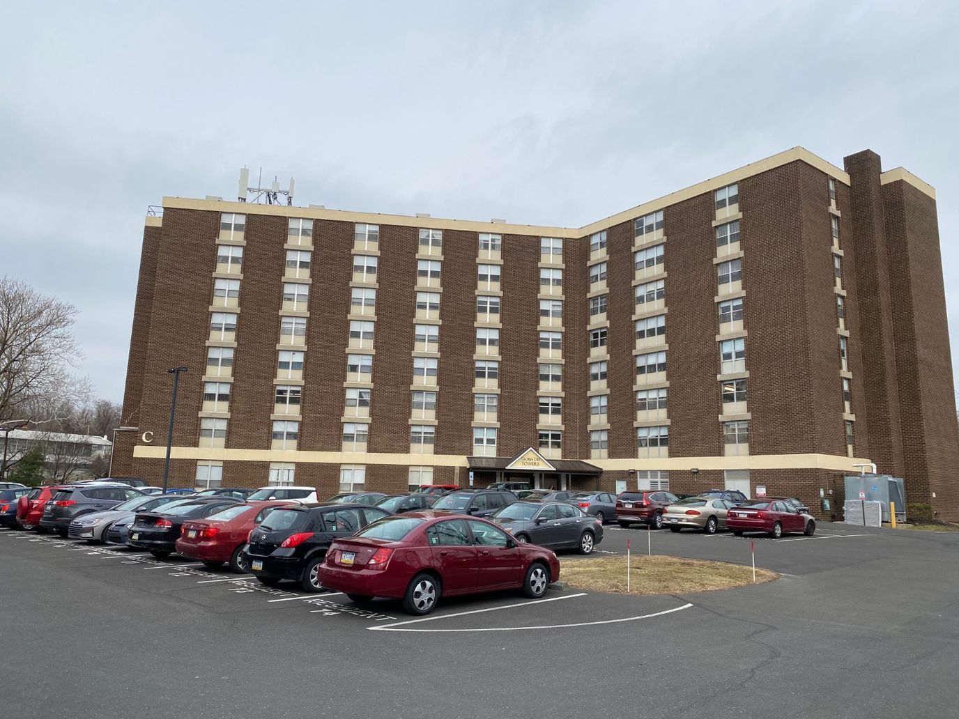 Exterior view of Gloria Dei Towers building