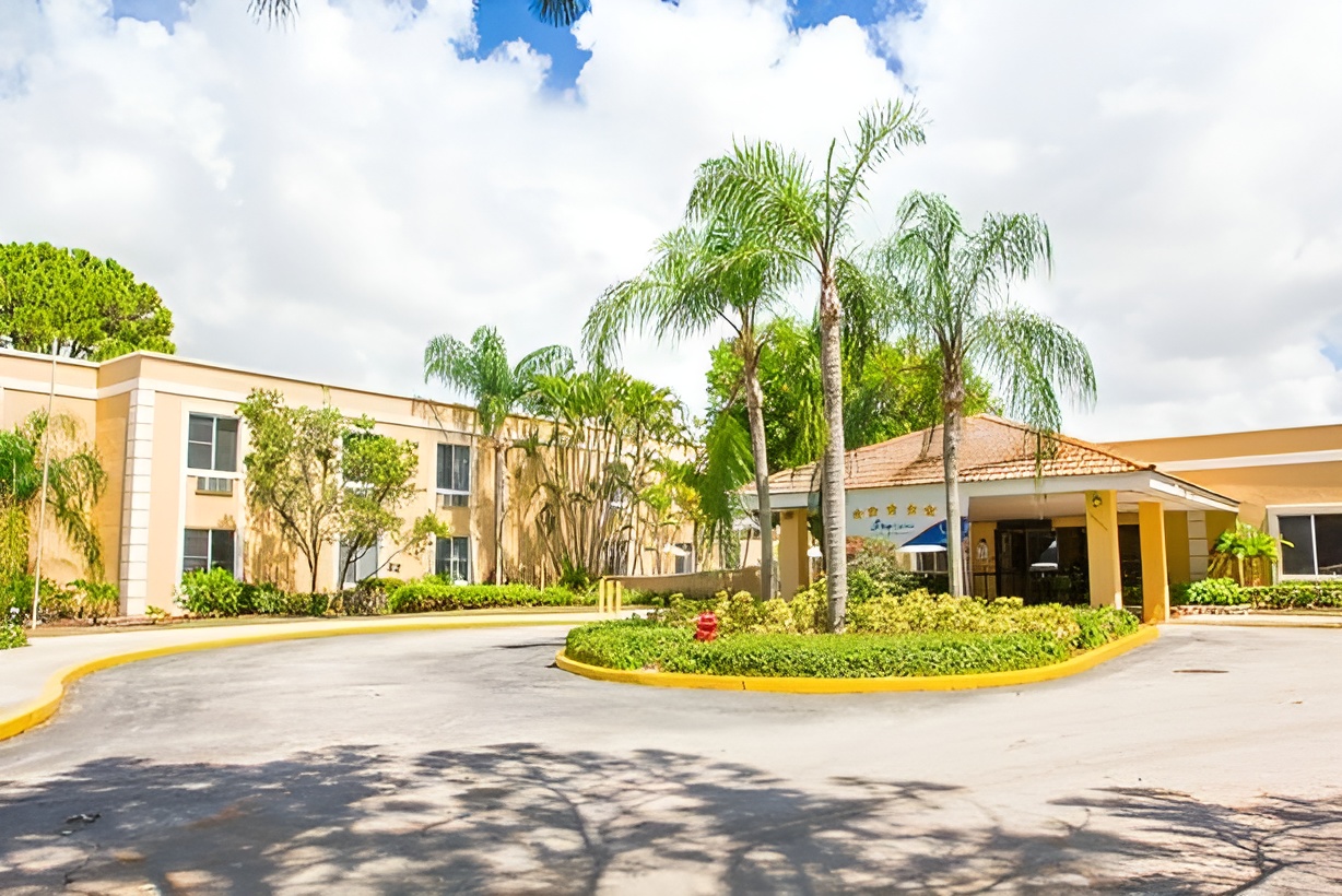 Exterior view of Palm Beach Nursing Center entrance