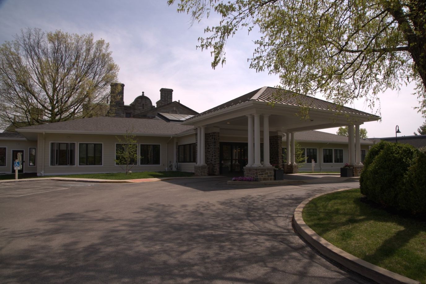 Exterior view of Beaumont At Bryn Mawr facility entrance