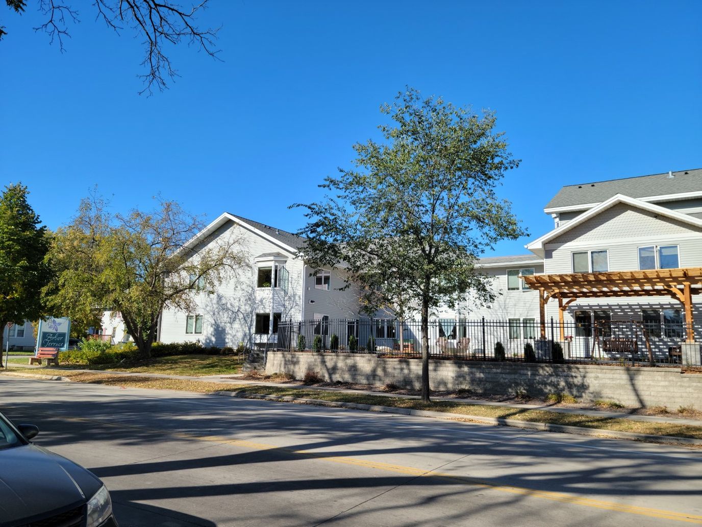 Exterior view of Samaritan Bethany with landscaping
