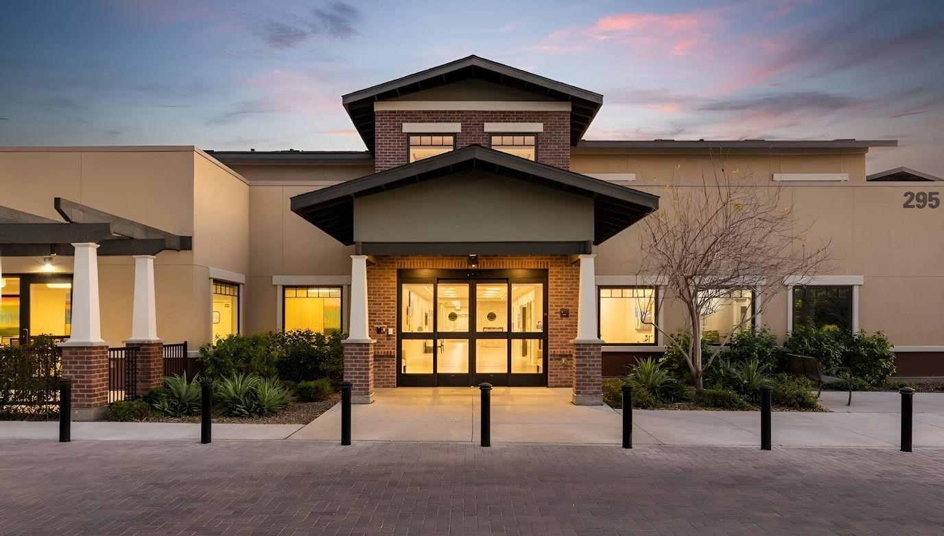 Exterior view of Silver Birch of Avondale facility entrance