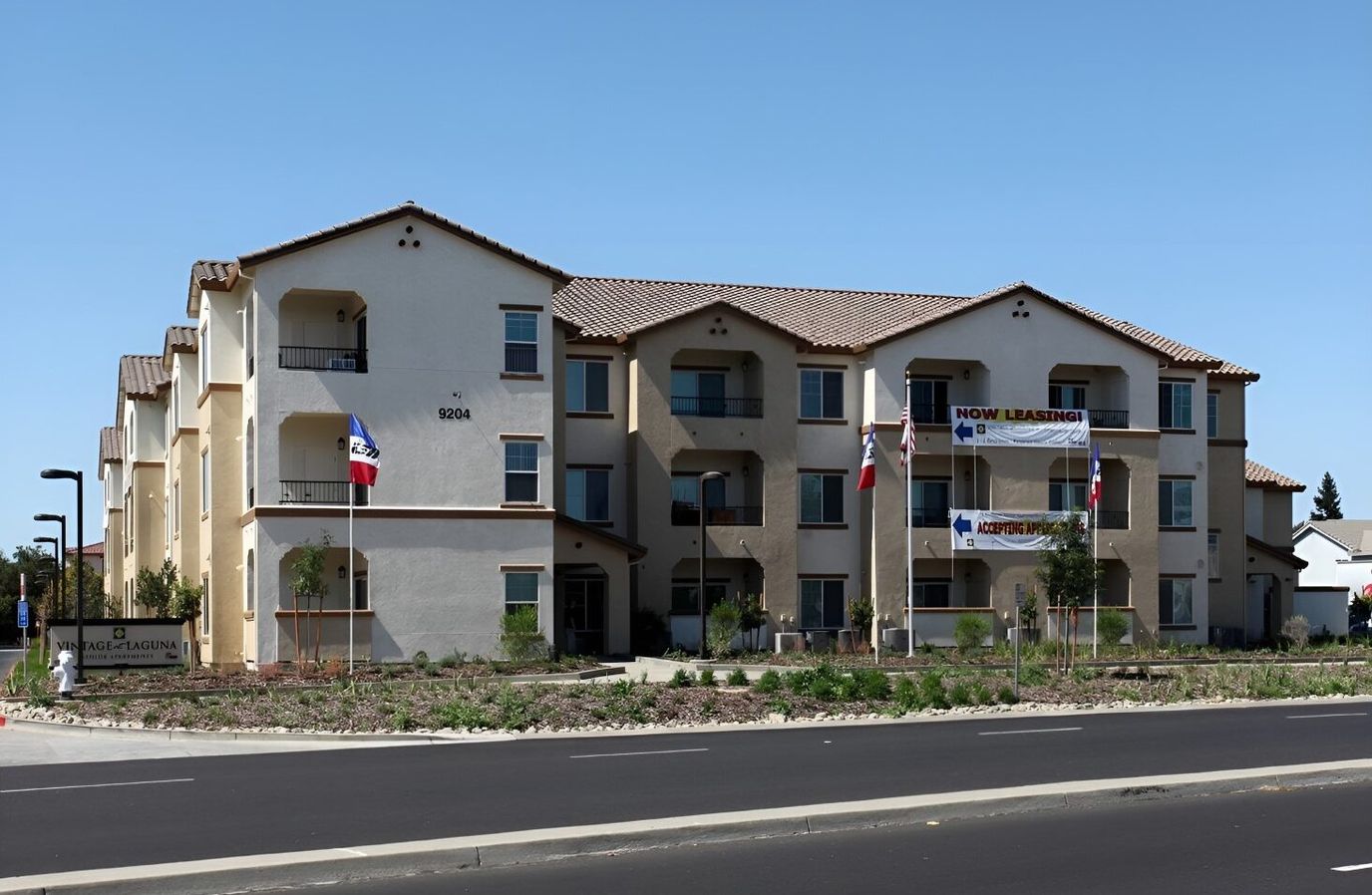 Building exterior of Vintage at Laguna II Apartments