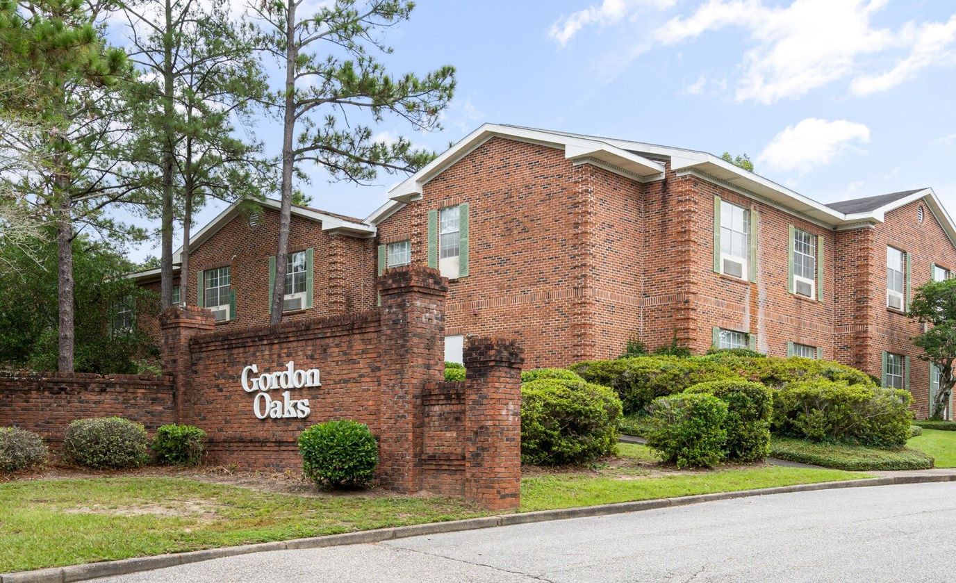 Exterior view of Gordon Oaks Senior Living Community