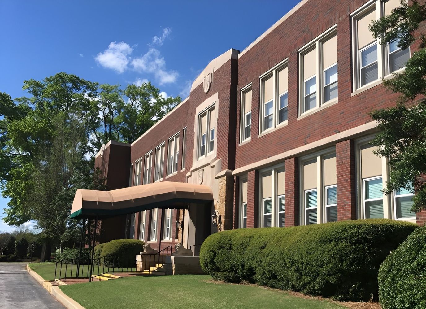 Exterior view of Riverside Senior Living facility