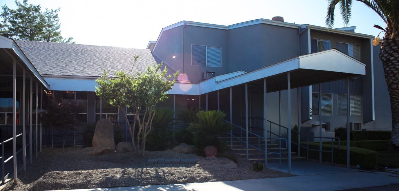 Exterior view of the Vintage Gardens Assisted Living building