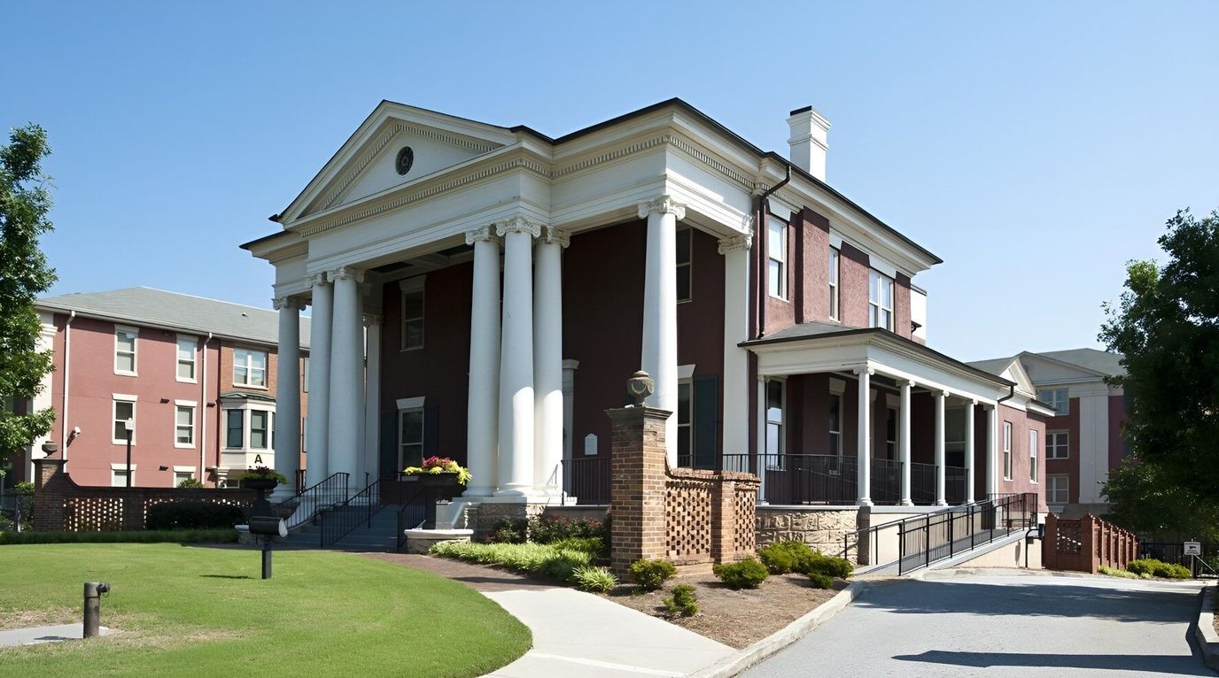 Exterior view of the 2009 Vineville Senior Living building