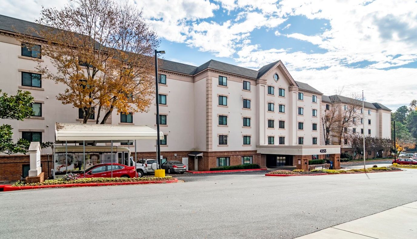 Exterior view of Dunwoody Pines Retirement Community