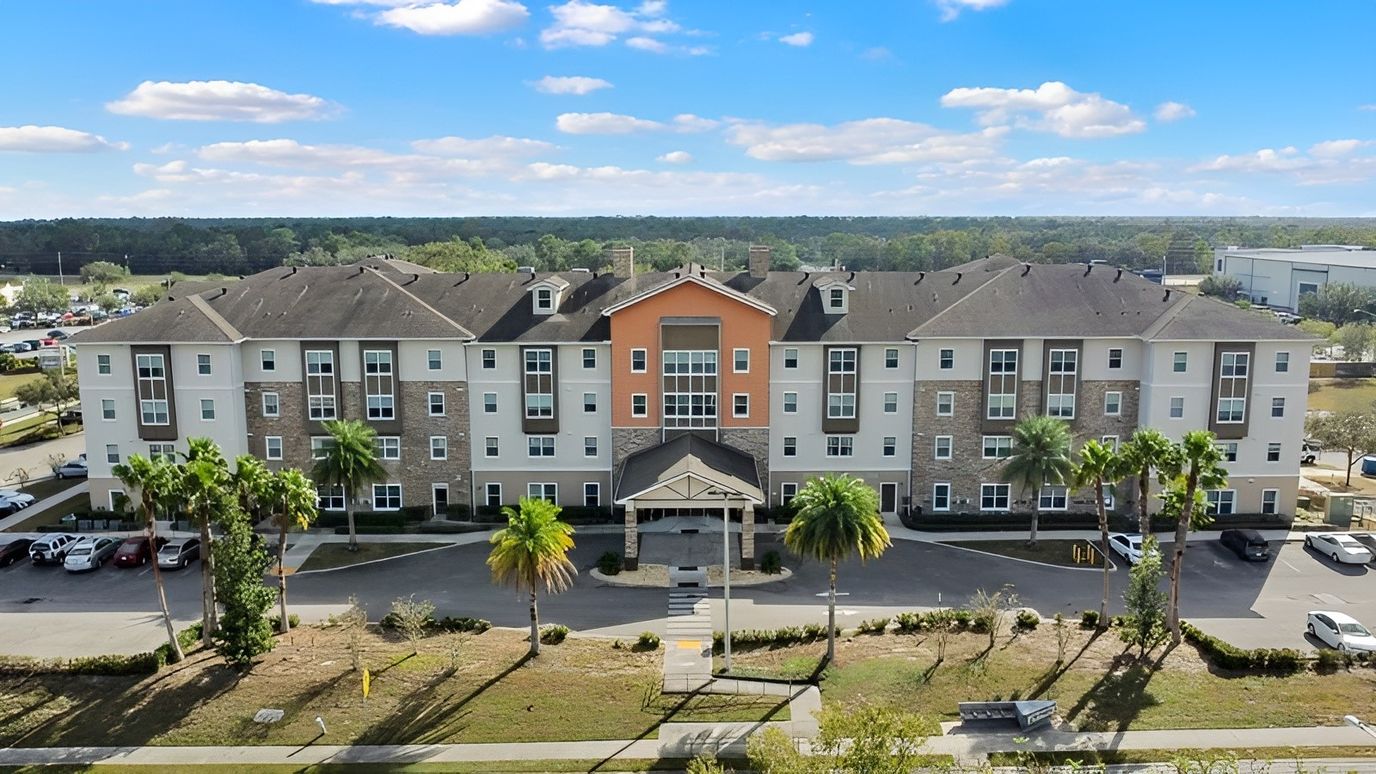 Aerial view of Vista Grand At Spring Hill building