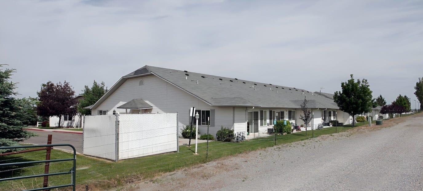 Exterior view of the Gleneagles Senior Community building