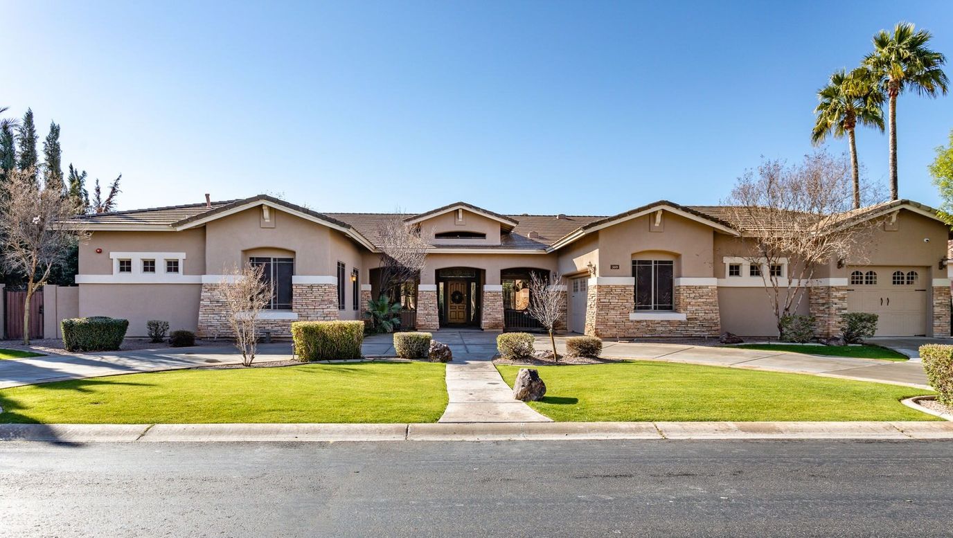 Exterior view of Canyon Creek Assisted Living facility