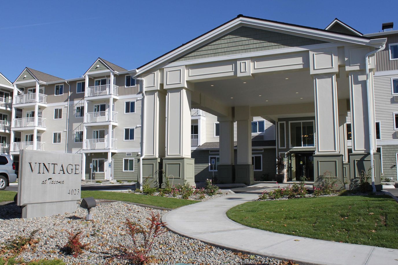 Exterior view of Vintage at Tacoma entrance