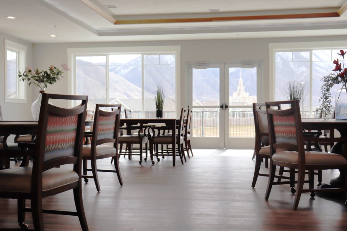 Interior view of a common area with tables and chairs
