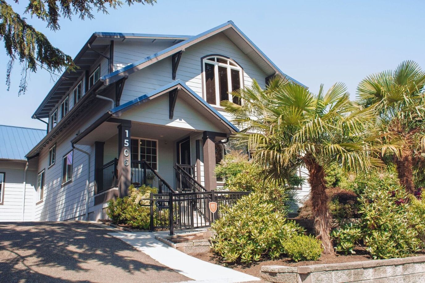 Exterior view of Yorkshire Homestead with palms