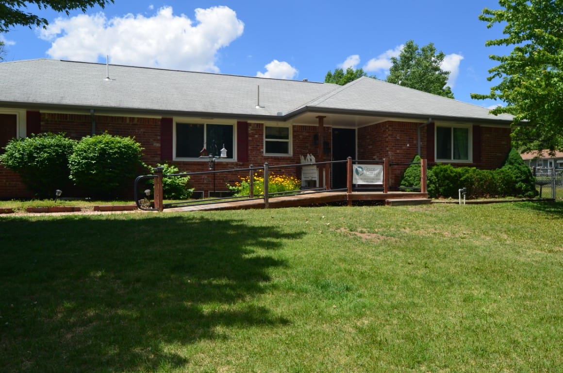 Front view of Grace Cottage with landscaping