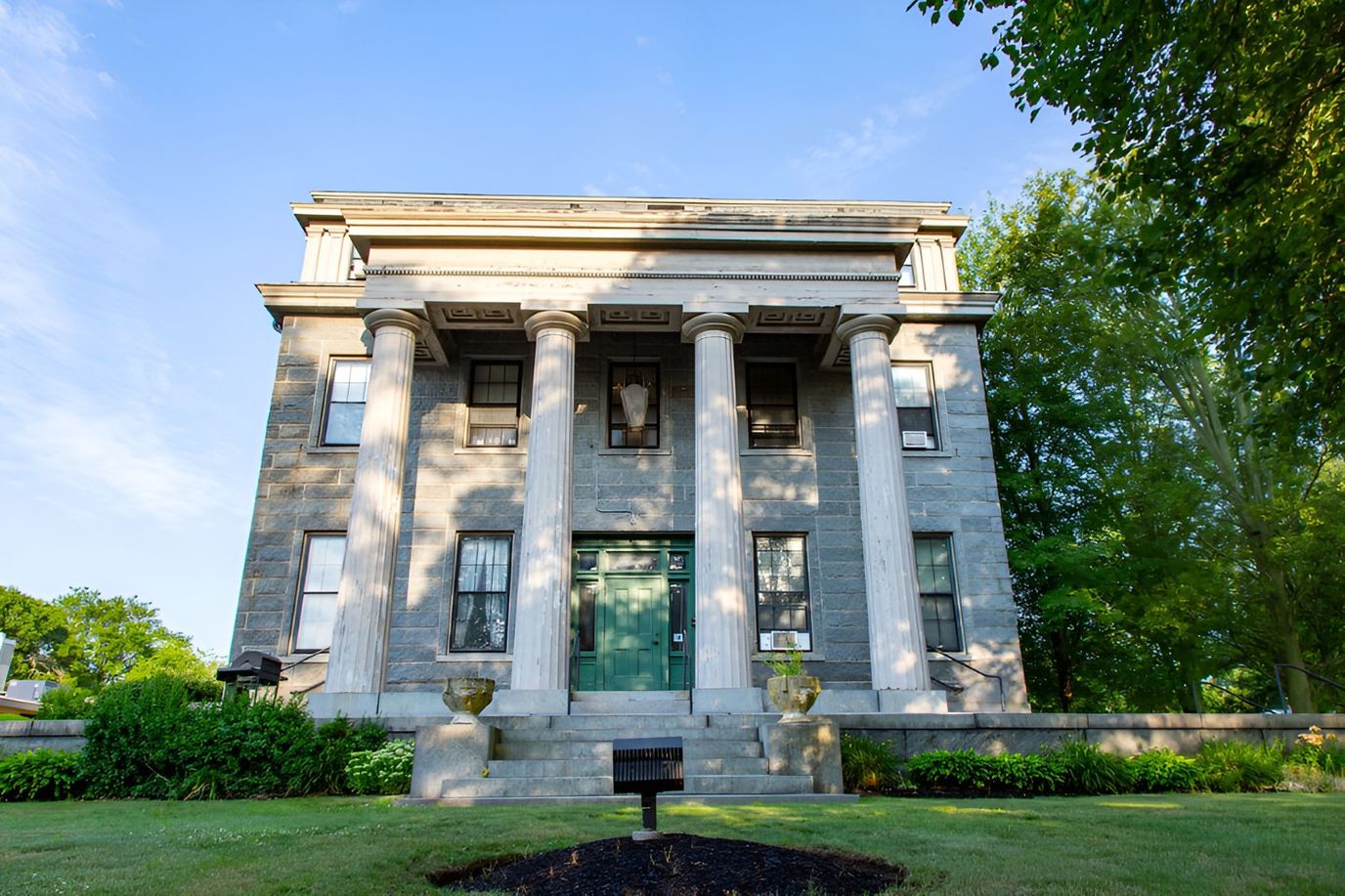 Exterior view of Grinnell Mansion with columns