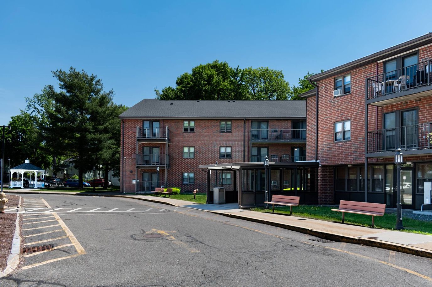 Exterior view of Tempone Apartments facility