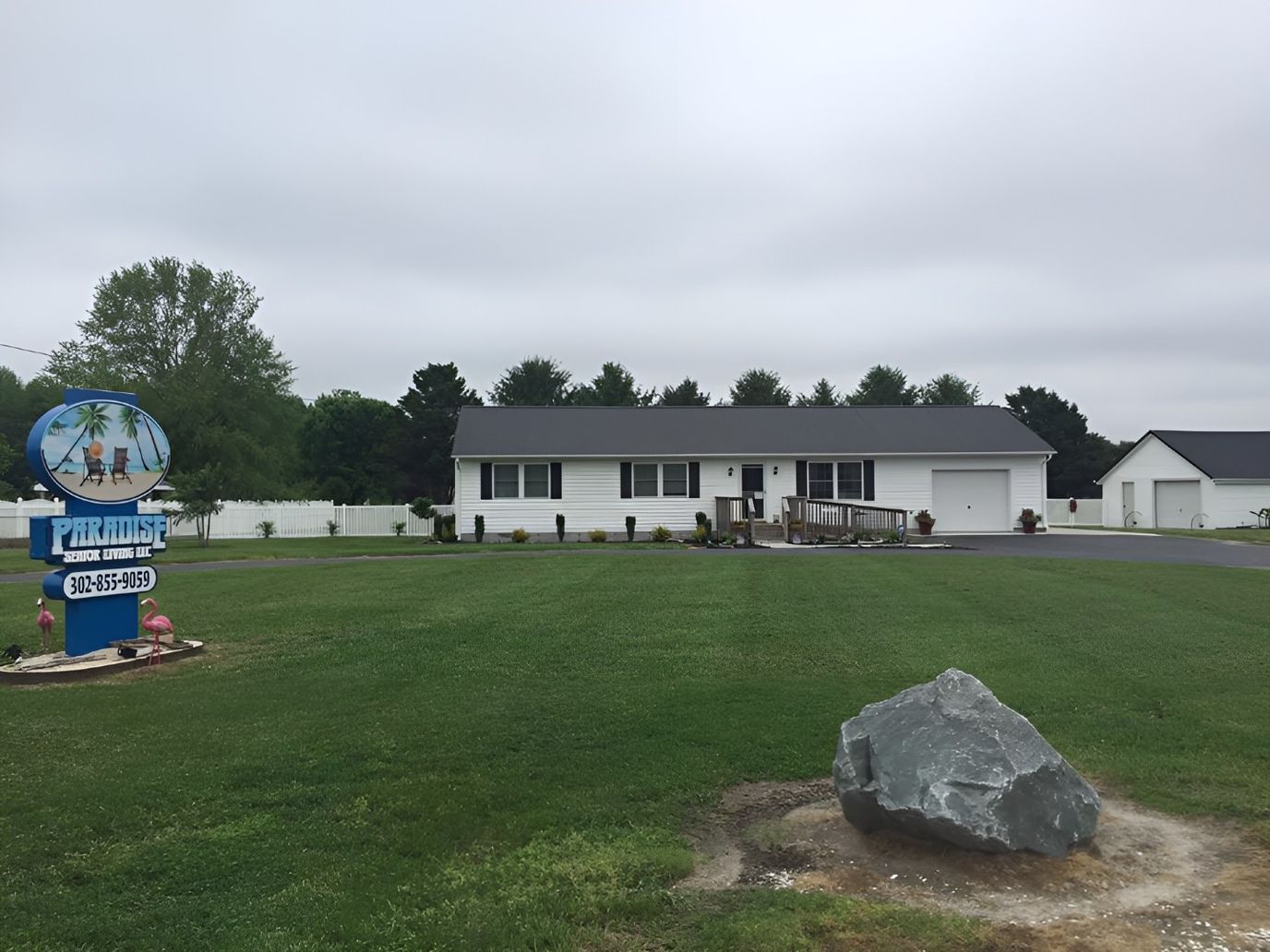 Exterior view of Paradise Senior Living facility