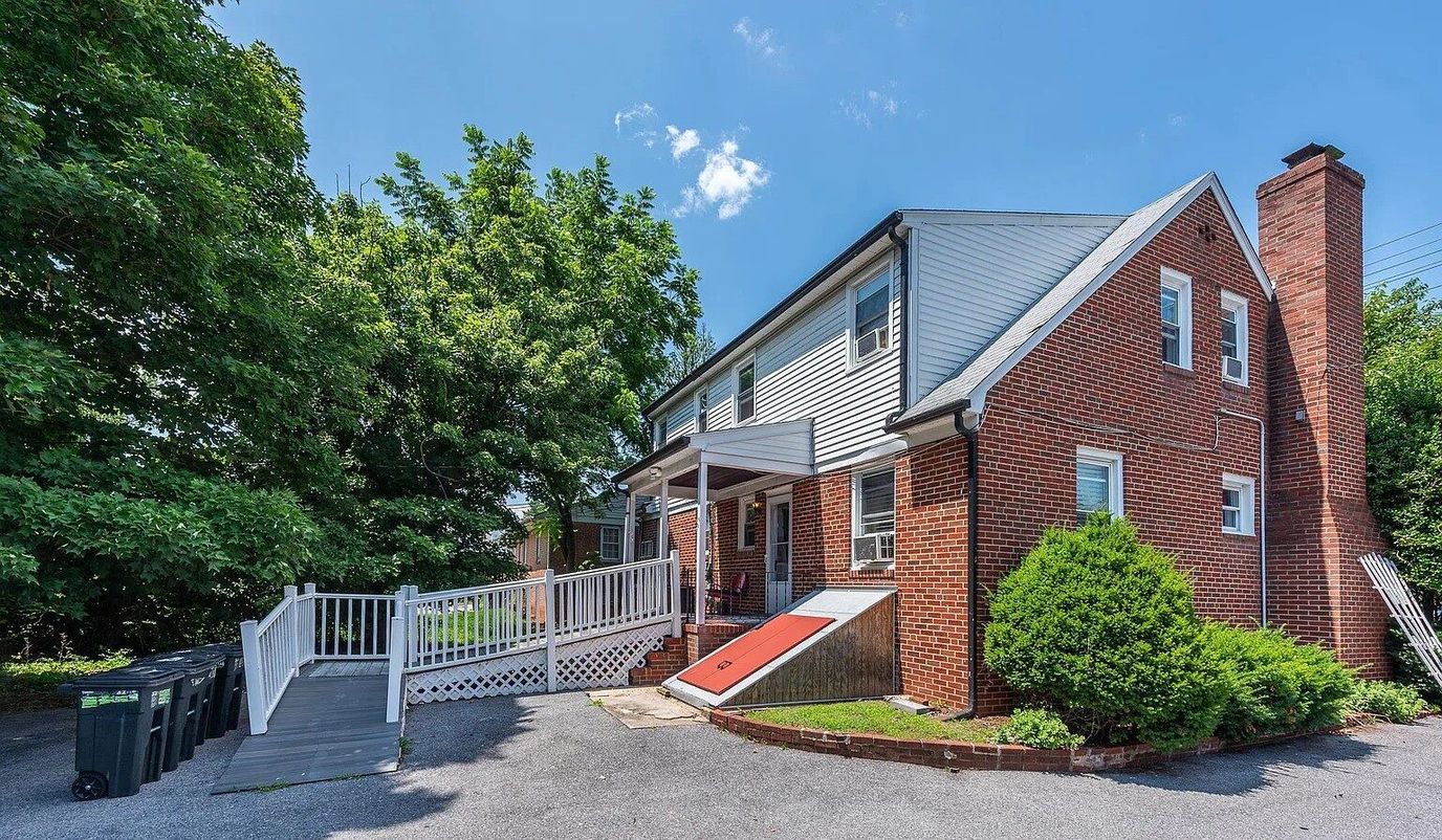 Exterior view of Clem And Doll Assisted Living facility