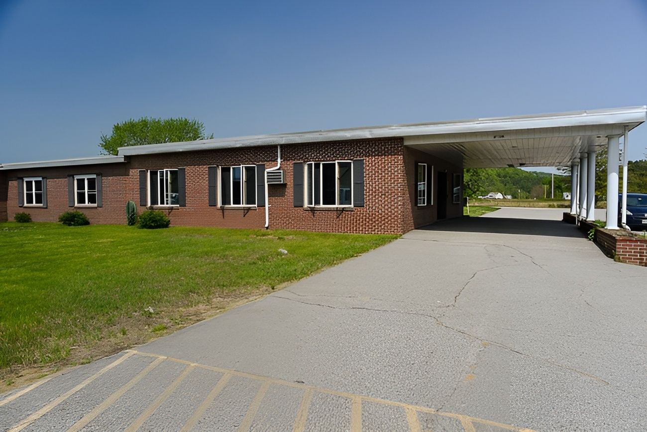 Exterior view of Oak Ridge Terrace facility entrance