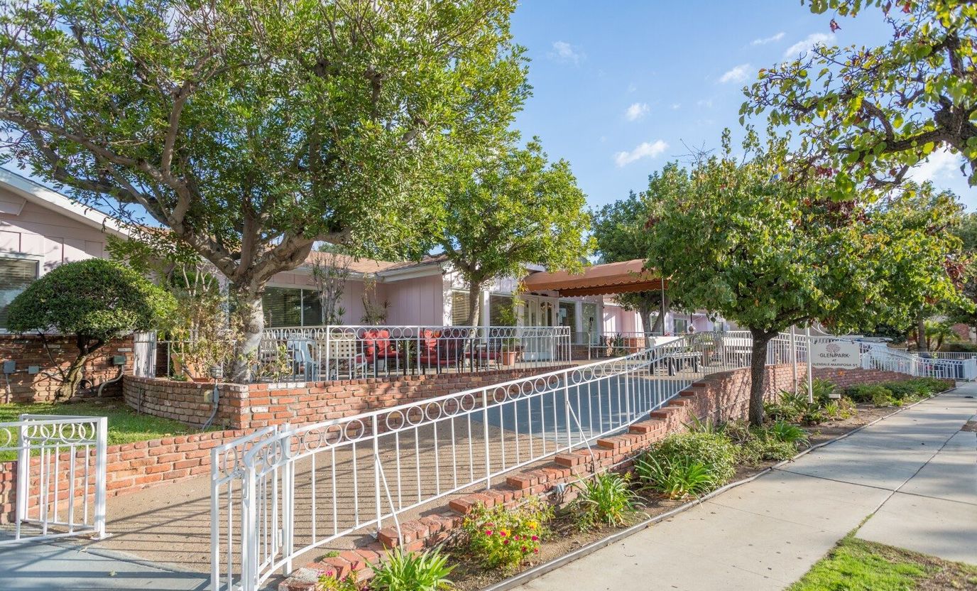 Outdoor view of Glen Park at Glendale with gardens