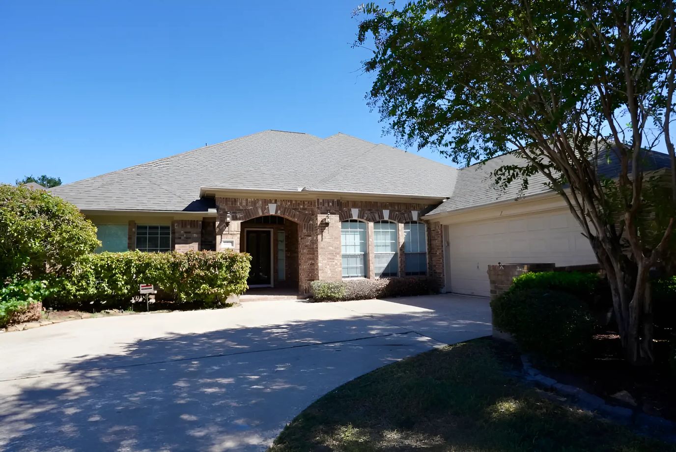 Exterior view of a welcoming assisted living facility