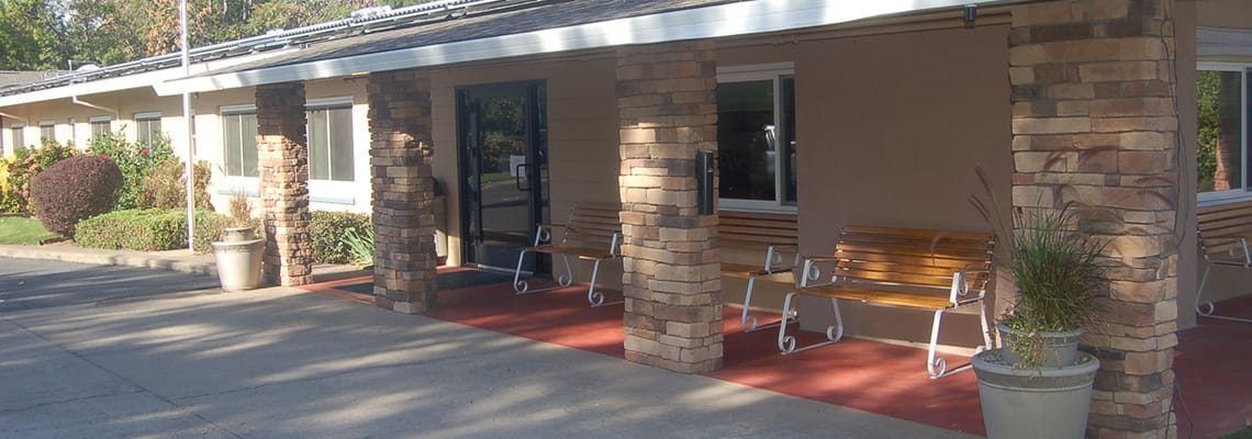 Entrance of Folsom Care Center with outdoor seating area