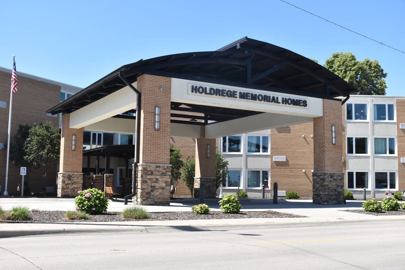 Front entrance of Holdrege Memorial Homes facility