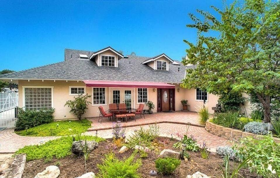 Exterior view of a welcoming assisted living facility