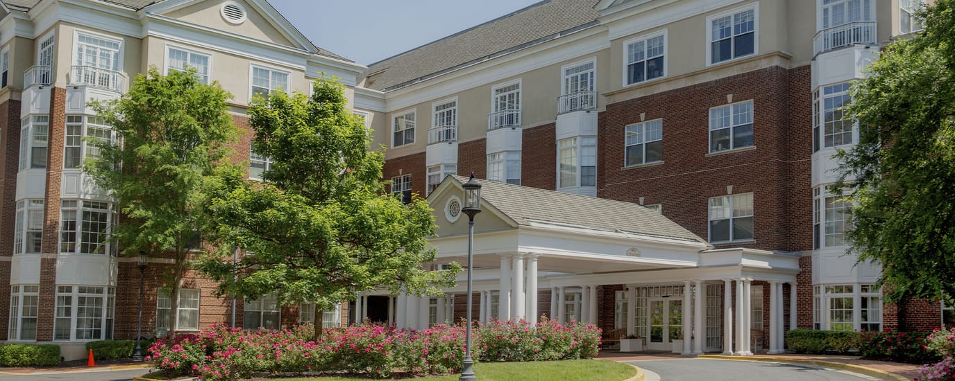 Exterior view of Grand Oaks Assisted Living facility