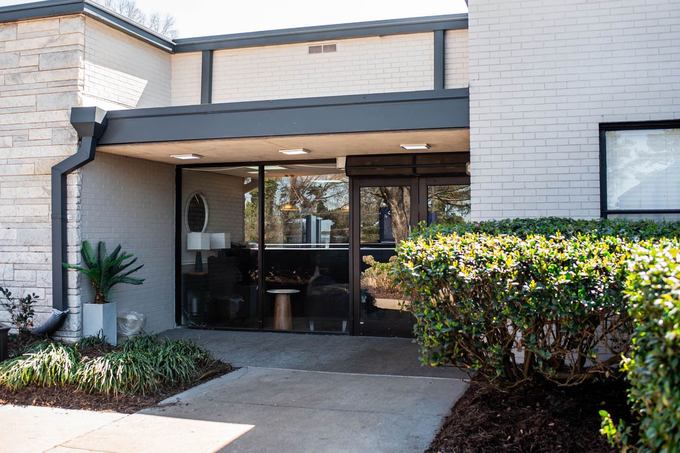 Entrance of Glenwood Healthcare facility