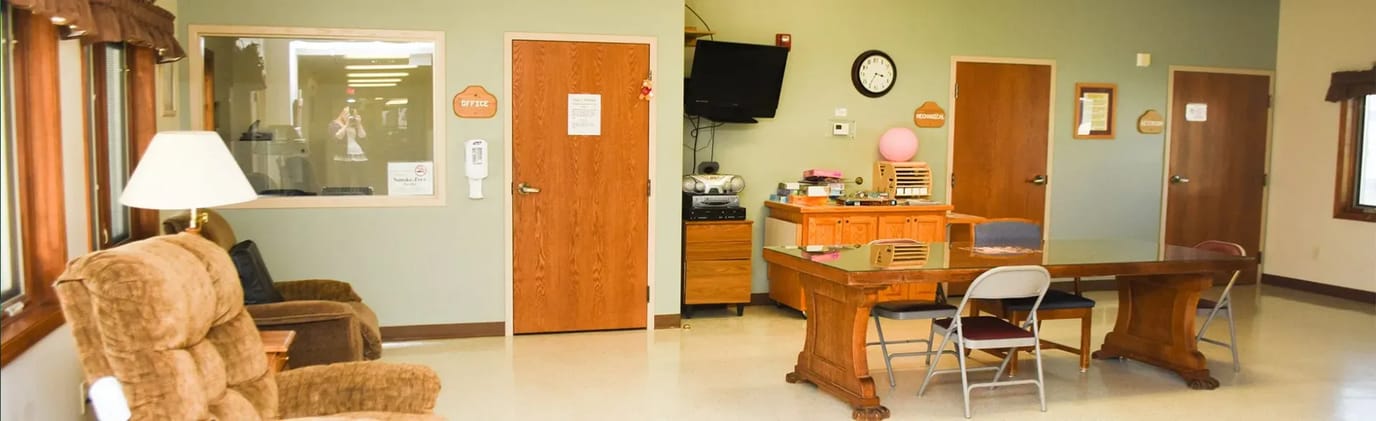 Hilltop Estates, Nursing Home in Gothenburg, NE — Cozy common area with seating and activity table