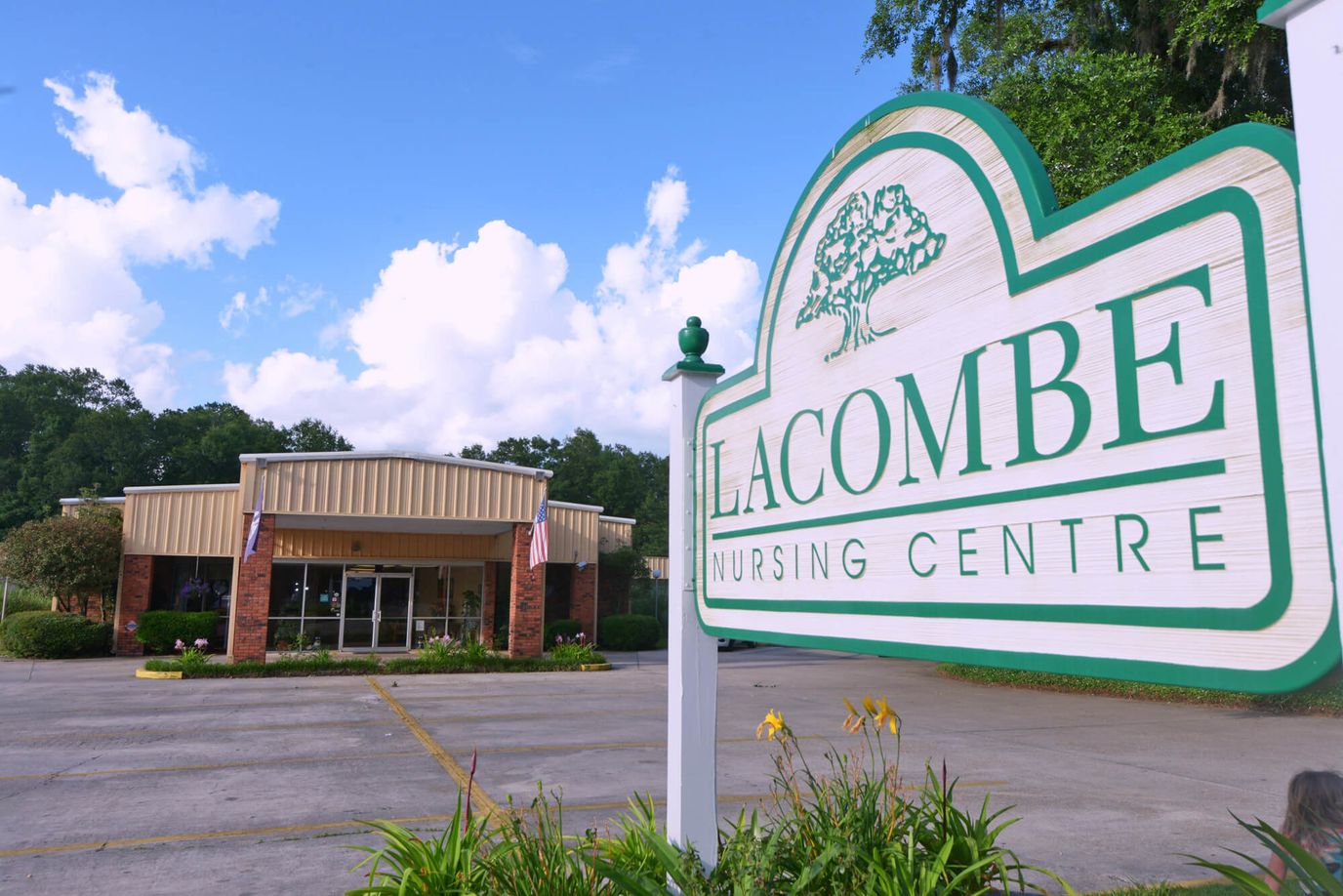 Exterior view of Lacombe Nursing Centre building