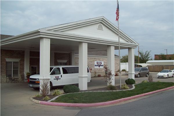 Exterior view of Parkside Manor with vehicles
