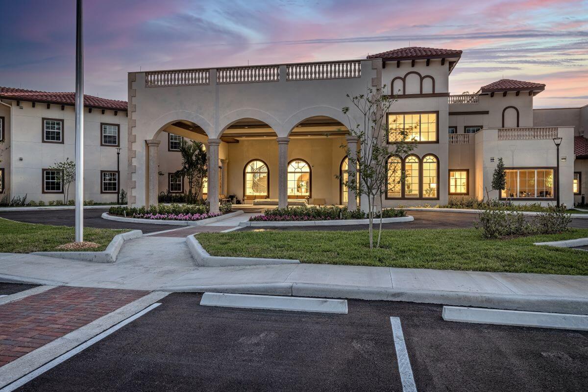 Exterior view of Sunscape Boca Raton building