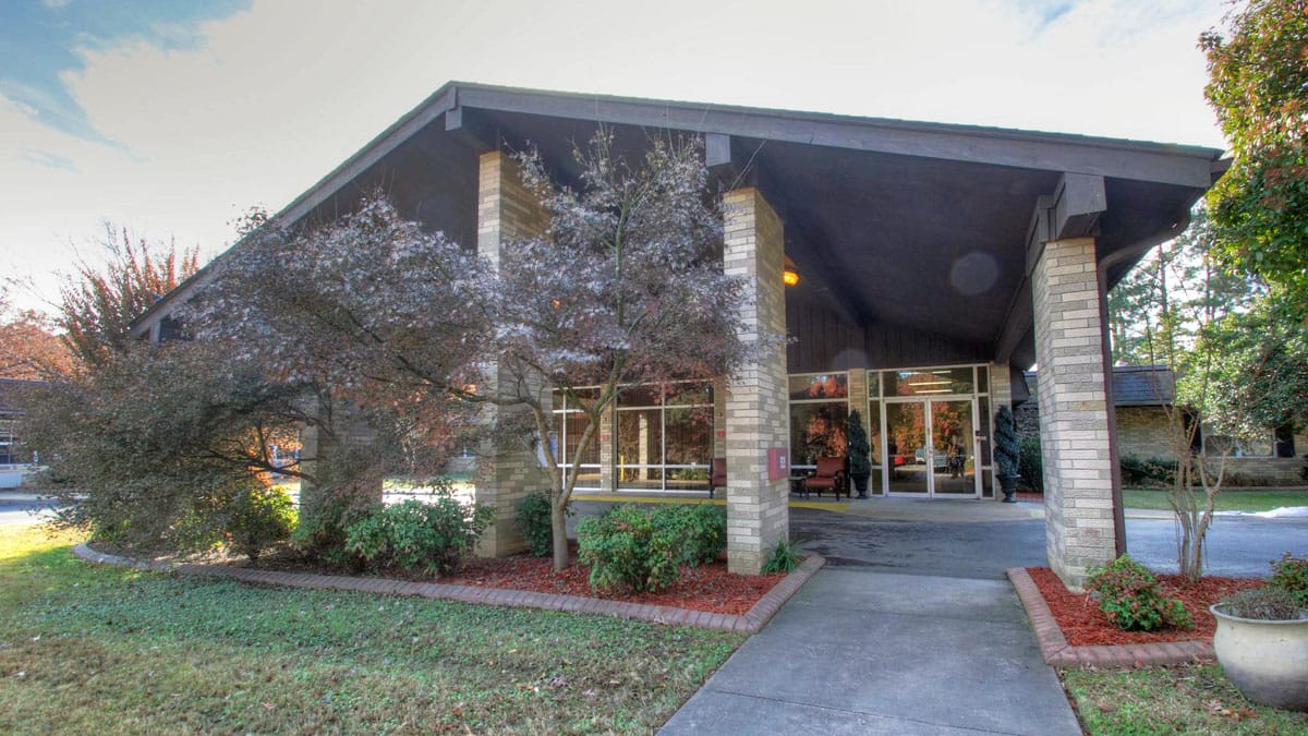Exterior view of Sheridan Healthcare and Rehabilitation Center