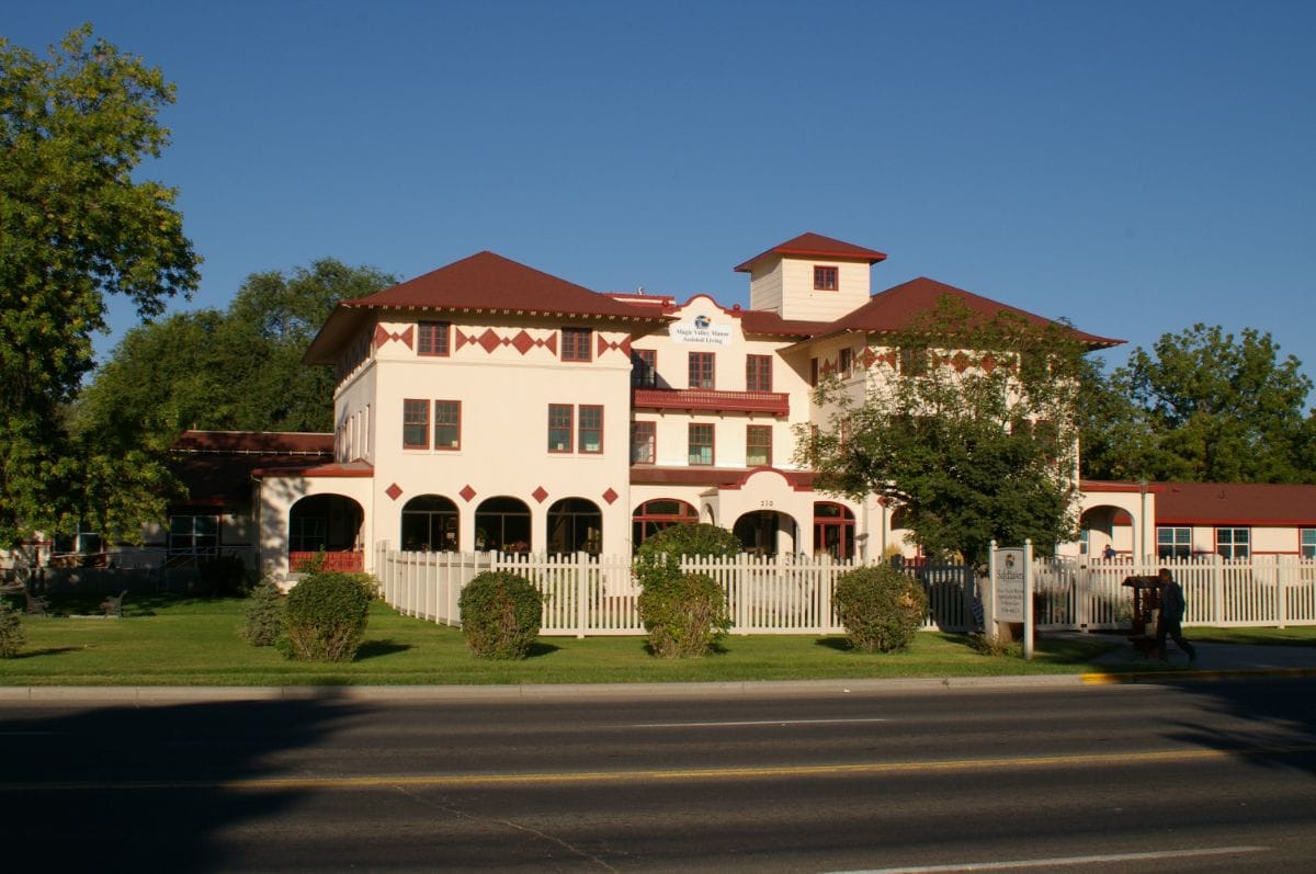 Exterior view of Magic Valley Manor